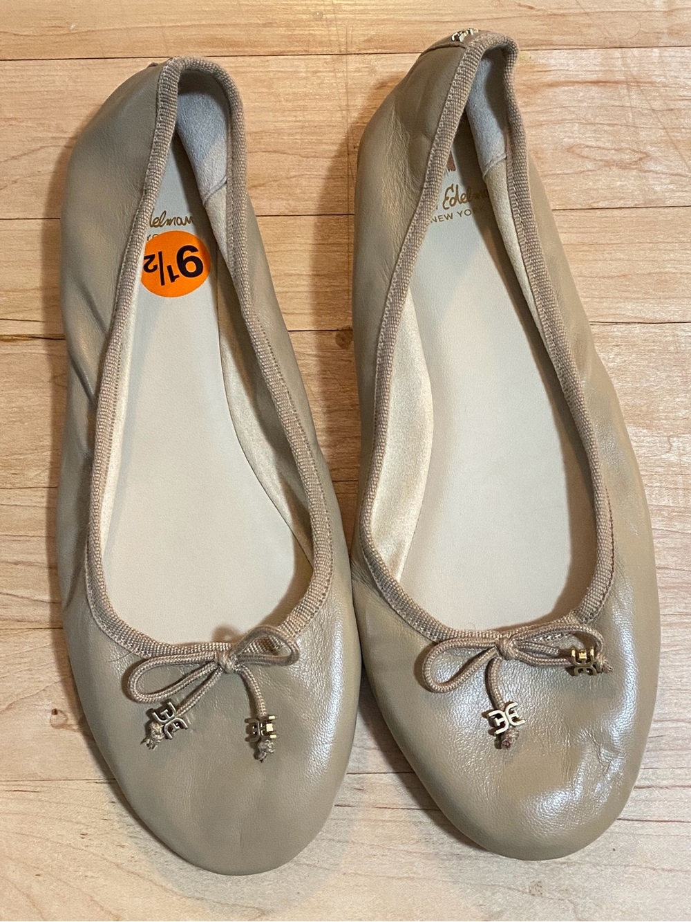 NEW Sam Edelman Tan Leather Ballet Flats Size 9.5 Logo Charms - Picture 6 of 8